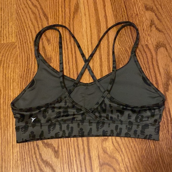 Light Support Strappy V-Neck Sports Bra for Women - Cheetah Print - Picture 2 of 3